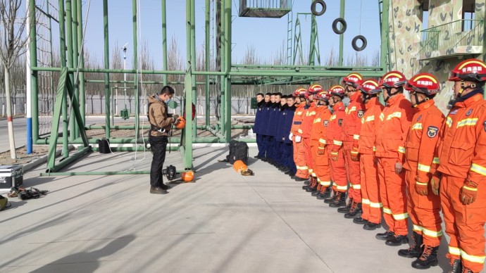 走進消防基層，開展裝備學習